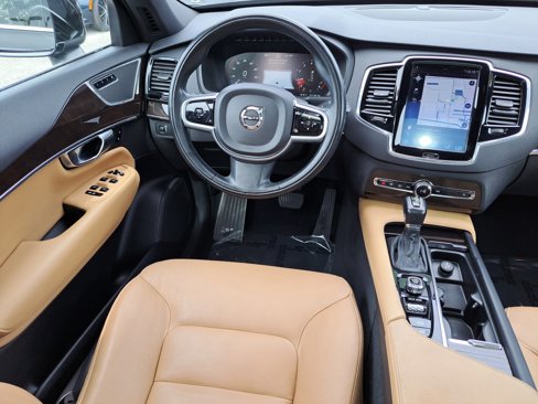 Used 2018 Volvo XC90 T6 Momentum w/ Convenience Package image 9