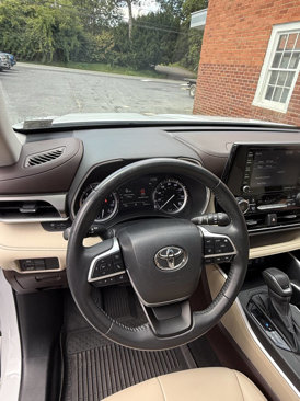 Used 2022 Toyota Highlander XLE image 8