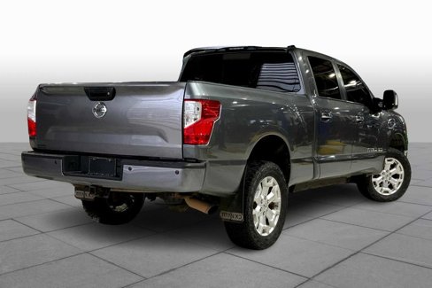 Used 2016 Nissan Titan SV image 12