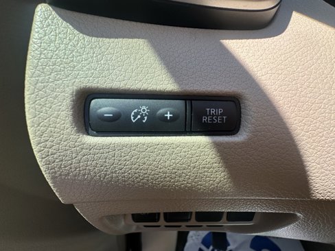 Used 2014 Nissan Rogue SV image 14
