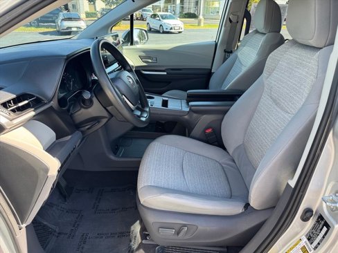 Certified 2021 Toyota Sienna LE image 5