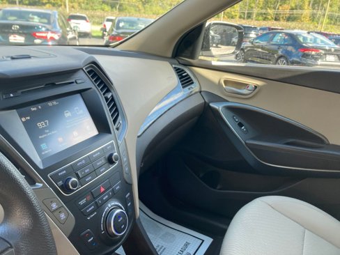 Used 2017 Hyundai Santa Fe Sport image 16
