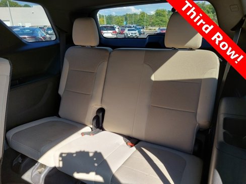 Used 2022 Chevrolet Traverse LS image 16