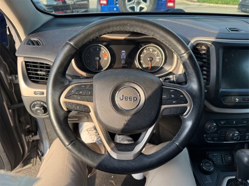 Used 2018 Jeep Cherokee Limited image 15