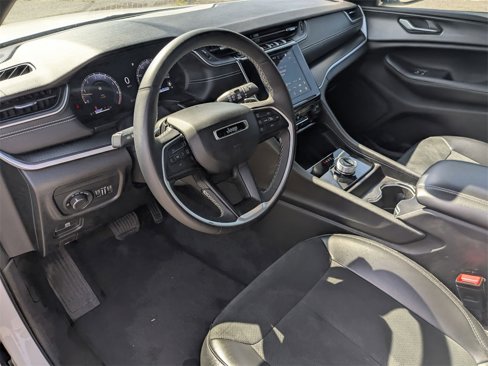 Used 2024 Jeep Grand Cherokee Altitude image 17