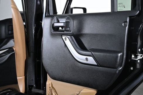 Used 2015 Jeep Wrangler Unlimited Sahara w/ Dual Top Group image 28