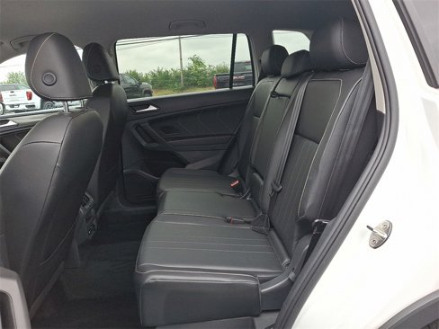 Used 2022 Volkswagen Tiguan SE image 10