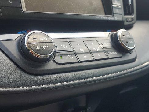 Used 2018 Toyota RAV4 Limited image 31