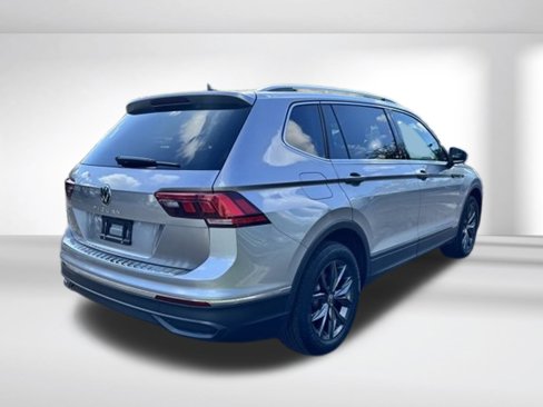 Certified 2022 Volkswagen Tiguan SE image 6