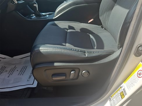 Used 2017 Toyota Highlander Plus image 17