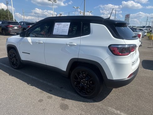 Used 2024 Jeep Compass Latitude w/ Convenience Group image 3