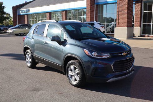 Used 2022 Chevrolet Trax LT w/ LT Convenience Package image 2