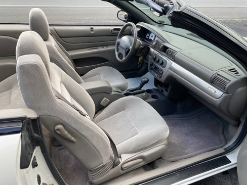 Used 2002 Chrysler Sebring GTC image 17