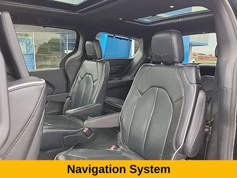 Used 2018 Chrysler Pacifica Limited image 15