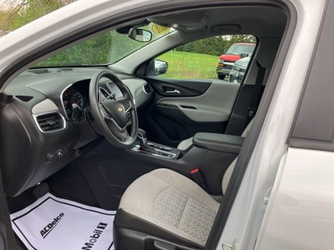 Used 2022 Chevrolet Equinox LS image 2