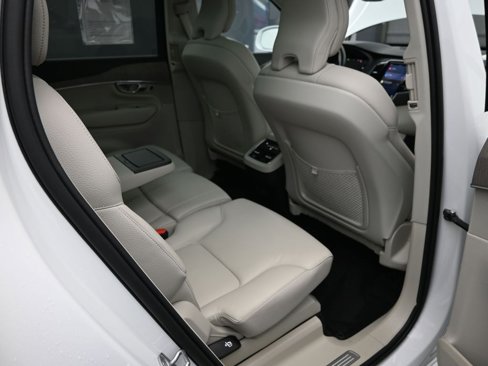 Certified 2024 Volvo XC90 B6 Plus image 36