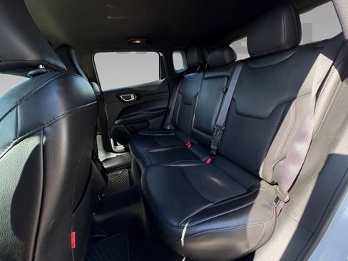 Used 2023 Jeep Compass Trailhawk image 5