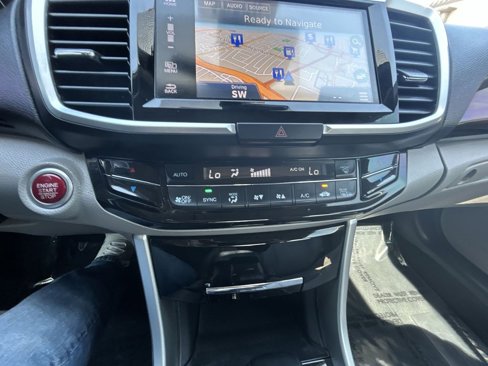 Used 2017 Honda Accord Touring image 19