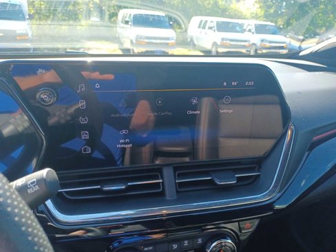 Used 2025 Chevrolet Trax RS w/ Driver Confidence Package image 11