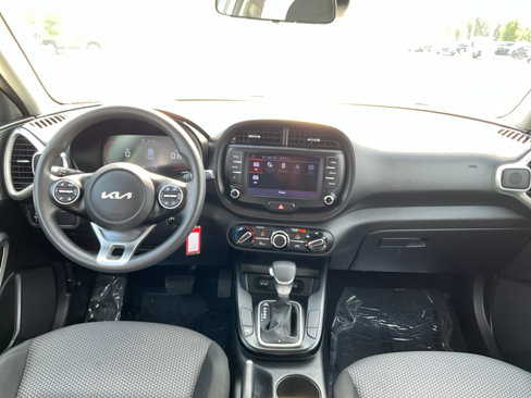 Used 2023 Kia Soul LX w/ LX Technology Package image 11
