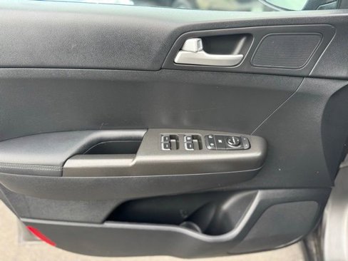 Used 2018 Kia Sportage LX image 17