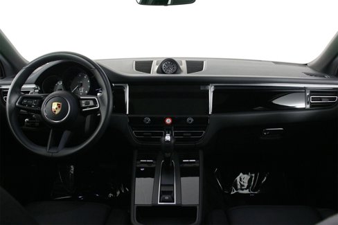 Certified 2025 Porsche Macan image 11
