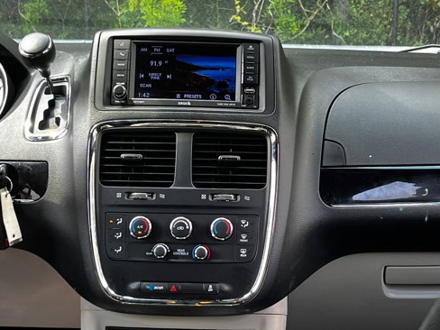 Used 2019 Dodge Grand Caravan SXT image 36