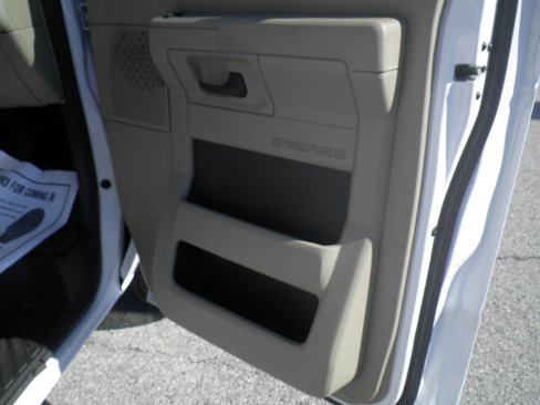 Used 2014 Ford E-350 and Econoline 350 XLT image 26