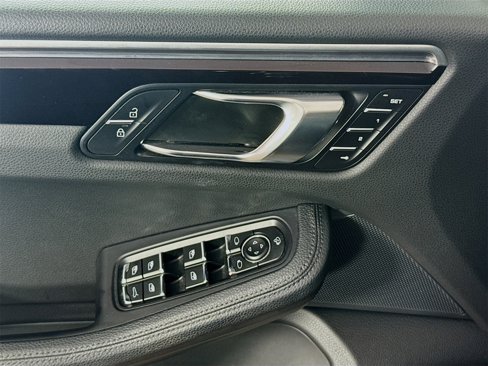 Certified 2022 Porsche Macan S image 15