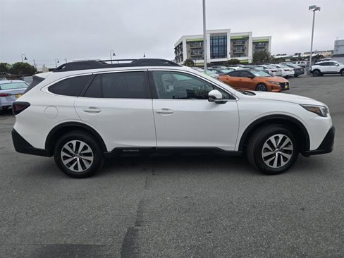 Used 2022 Subaru Outback Premium image 31