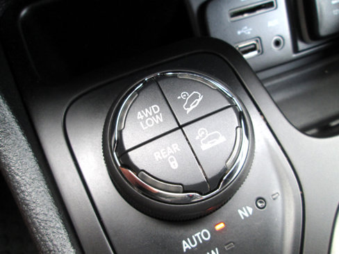 Used 2016 Jeep Cherokee Trailhawk w/ Comfort/Convenience Group image 30