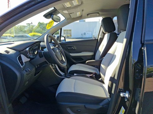Certified 2022 Chevrolet Trax LS w/ Tint and Cruise Package image 14