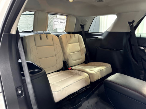 Used 2016 Ford Explorer Platinum image 19