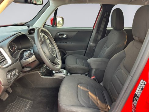 Used 2018 Jeep Renegade Latitude w/ Popular Equipment Group image 10