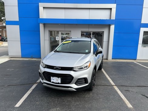 Used 2022 Chevrolet Trax LT w/ Redline Edition image 2