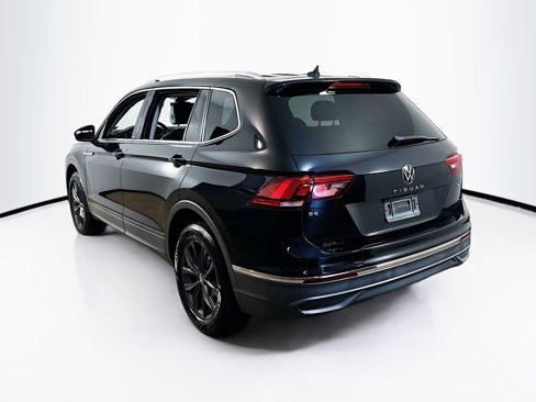 Used 2022 Volkswagen Tiguan SE w/ Panoramic Sunroof Package image 7