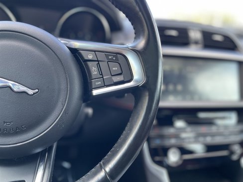 Used 2017 Jaguar XE R-Sport image 28