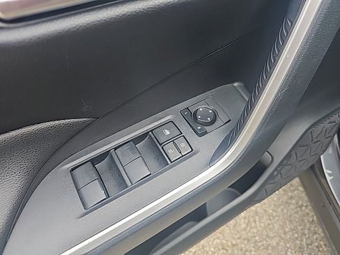 Used 2020 Toyota RAV4 XLE image 20