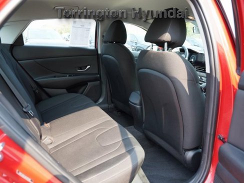 Certified 2023 Hyundai Elantra SEL w/ Convenience Package image 11