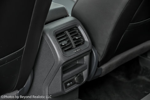 Used 2024 Volkswagen Tiguan SE w/ Panoramic Sunroof Package image 31