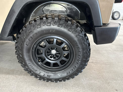 Used 2016 Jeep Wrangler Rubicon w/ Power Convenience Group image 56