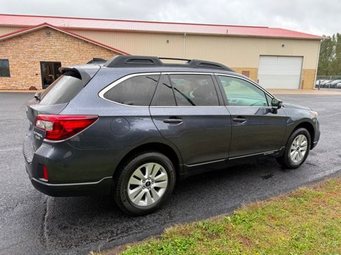 Used 2017 Subaru Outback 2.5i Premium image 4