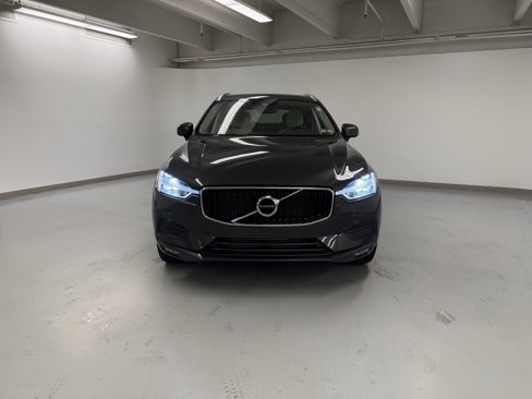 Used 2021 Volvo XC60 T5 Momentum w/ Protection Package image 3