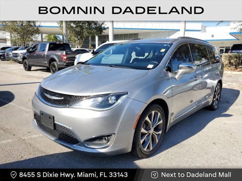 Used 2017 Chrysler Pacifica Limited image 2