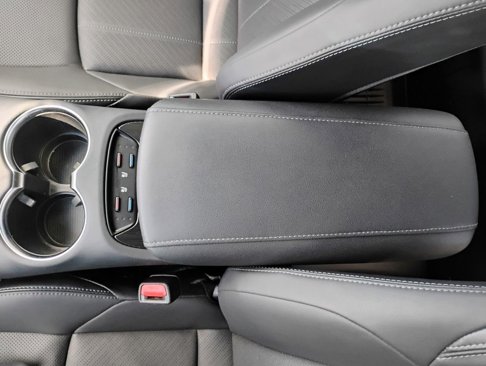 Used 2022 Toyota Venza Limited image 26