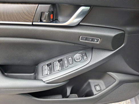 Used 2022 Honda Accord EX-L image 12