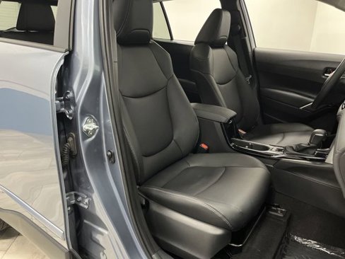 Used 2024 Toyota Corolla Cross XLE w/ Convenience Package image 32