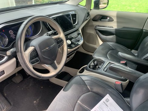 Used 2019 Chrysler Pacifica Limited w/ Advanced Safetytec Group image 4