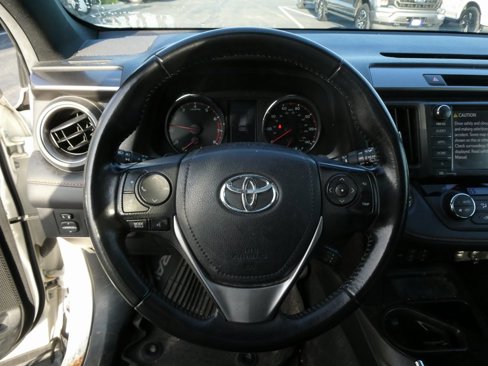 Used 2016 Toyota RAV4 SE image 4