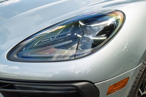 Certified 2023 Porsche Macan image 18